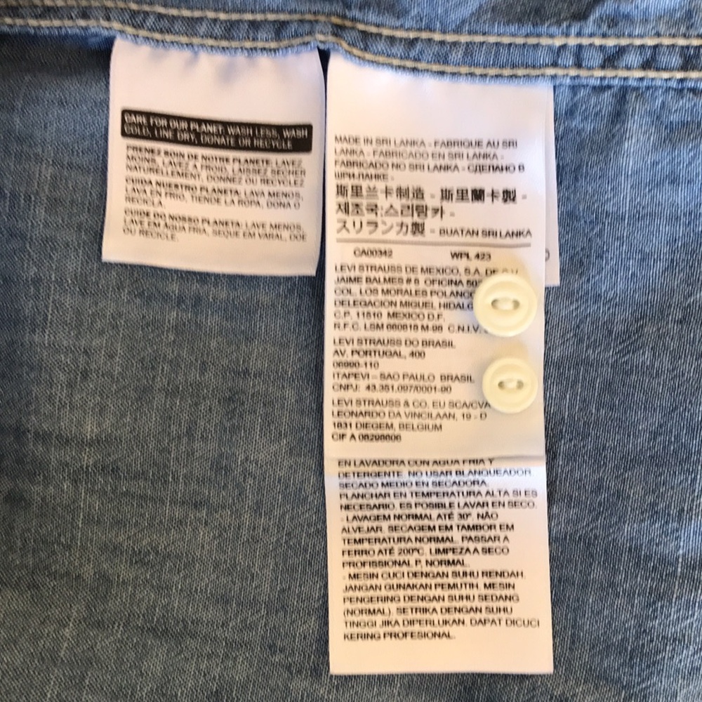 Levi’s Boyfriend Fit Button-up Shirt - Picture 10 of 13